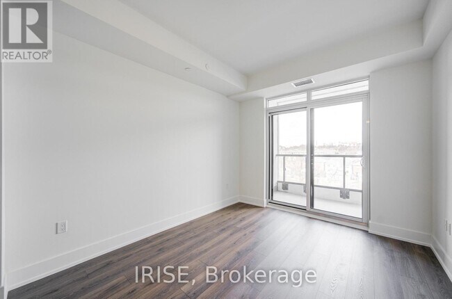 Building Photo - 858 Dupont St