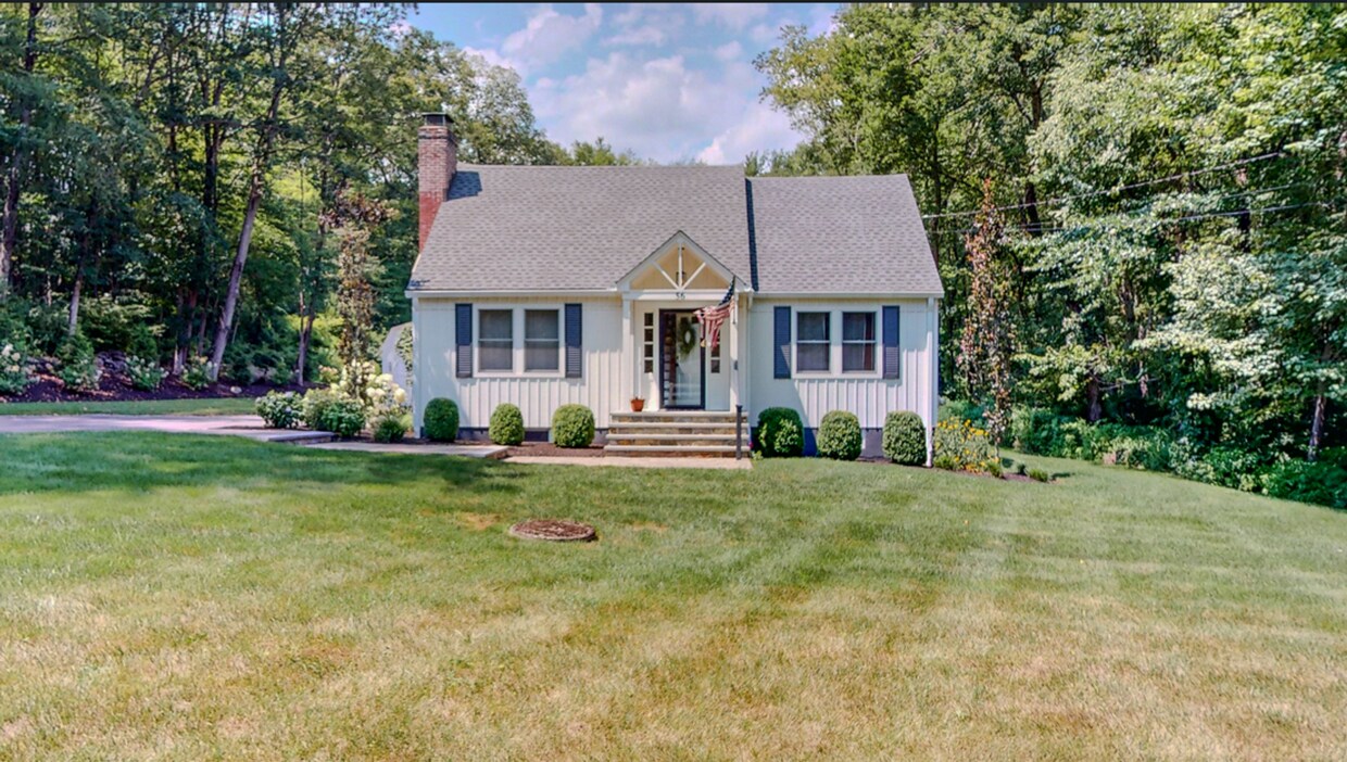 Updated Cape-Style Home Near Sherwood & Si... - Updated Cape-Style Home Near Sherwood & Si...