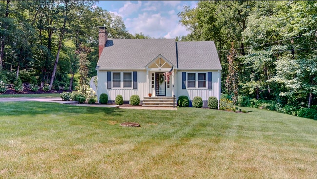 Updated Cape-Style Home Near Sherwood & Si... - Updated Cape-Style Home Near Sherwood & Si...