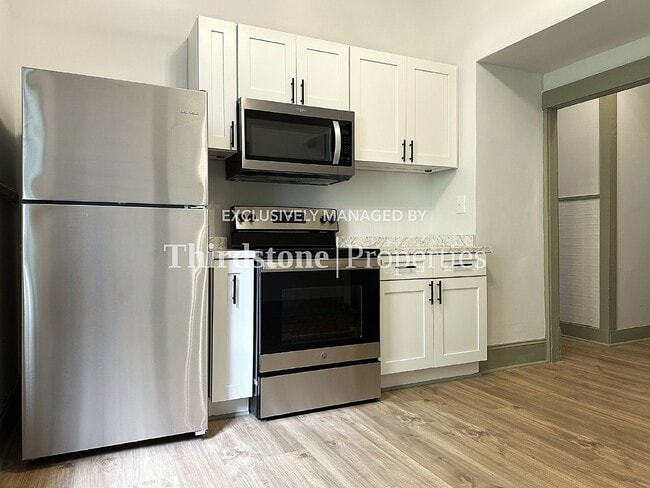 Foto del edificio - 210 E 9th St