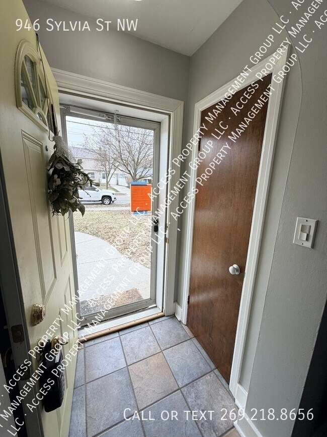 Foto del edificio - 946 Sylvia St NW