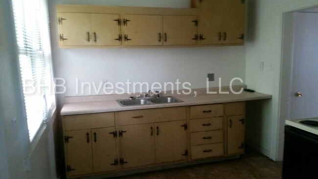 Building Photo - 3115 Central Ave