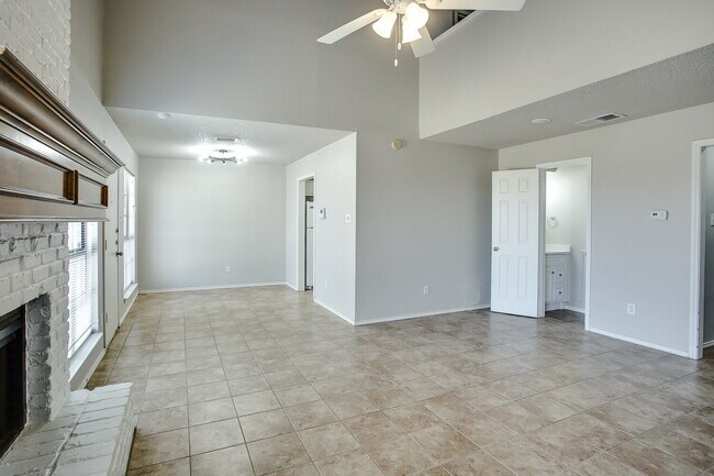 Foto del edificio - Spacious 2/2.5/2!
