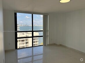 Building Photo - 1450 Brickell Bay Dr