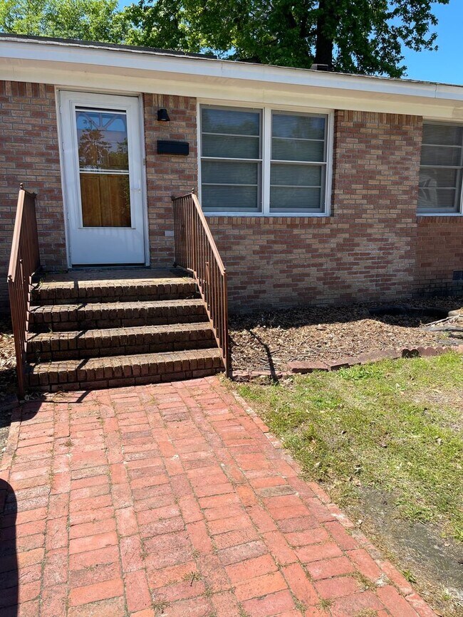 Foto del edificio - Charming Home in the Heart of the Congaree River District – Prime Location! - 302