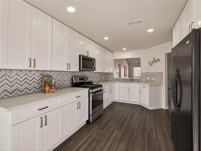 Foto del edificio - 1001 Eaglewood Ave