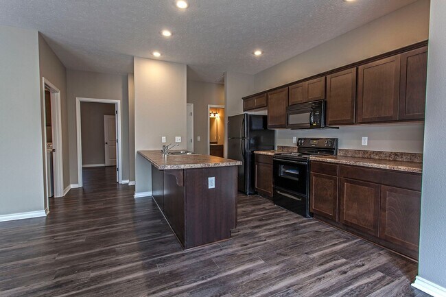 Foto del edificio - 3 Bed 3 Bath Home