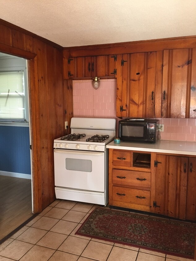 Building Photo - Two bedroom, first floor condominium unit at Beach Way Condos. West Dennis