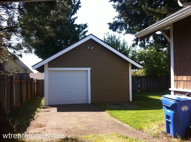 Building Photo - 3 br, 1 bath House - 1325 Rose St