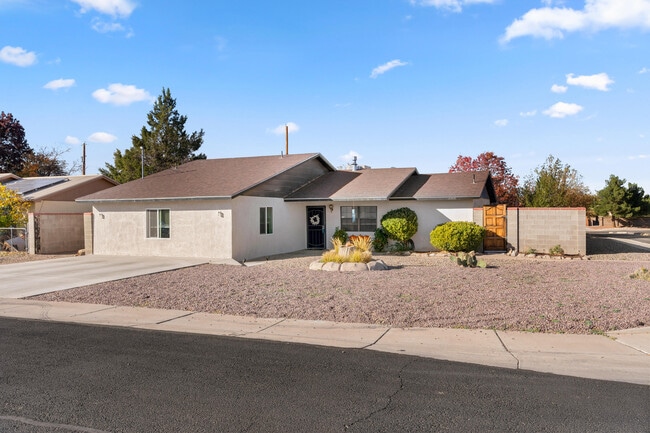 Building Photo - 310 Cll Quieta NE