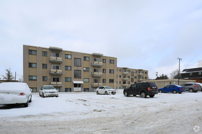 Building Photo - 147-149 Fairway Rd N
