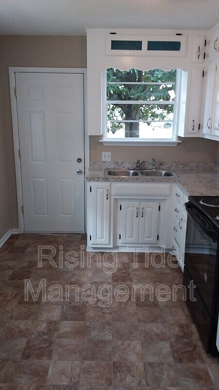 Building Photo - 1300 Rayfield Dr