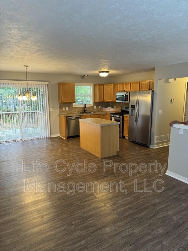 Foto del edificio - 5982 Clear Pointe Drive Southeast