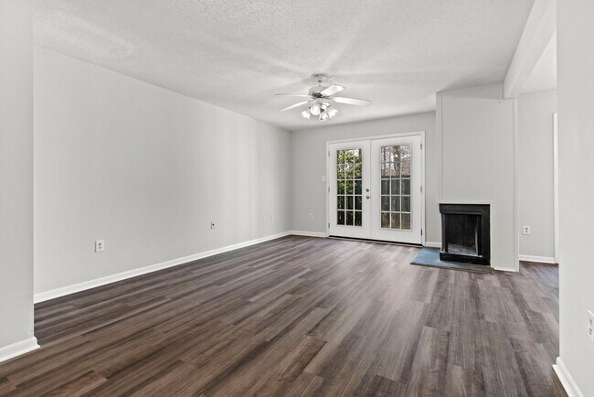Building Photo - Available Now - 3 Bedroom, 2.5 Bathroom Co...