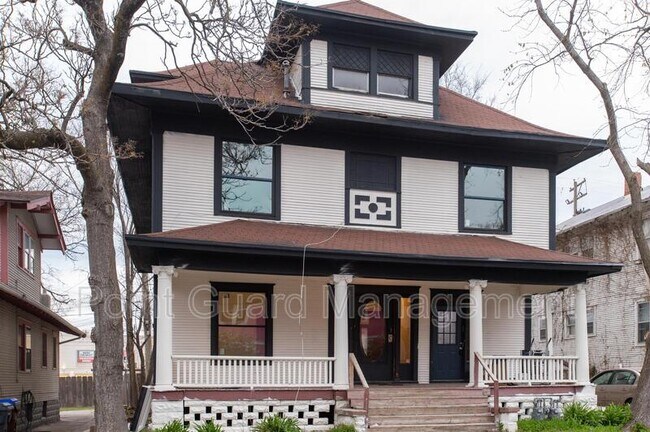 Foto del edificio - 3224 E Oakland Ave