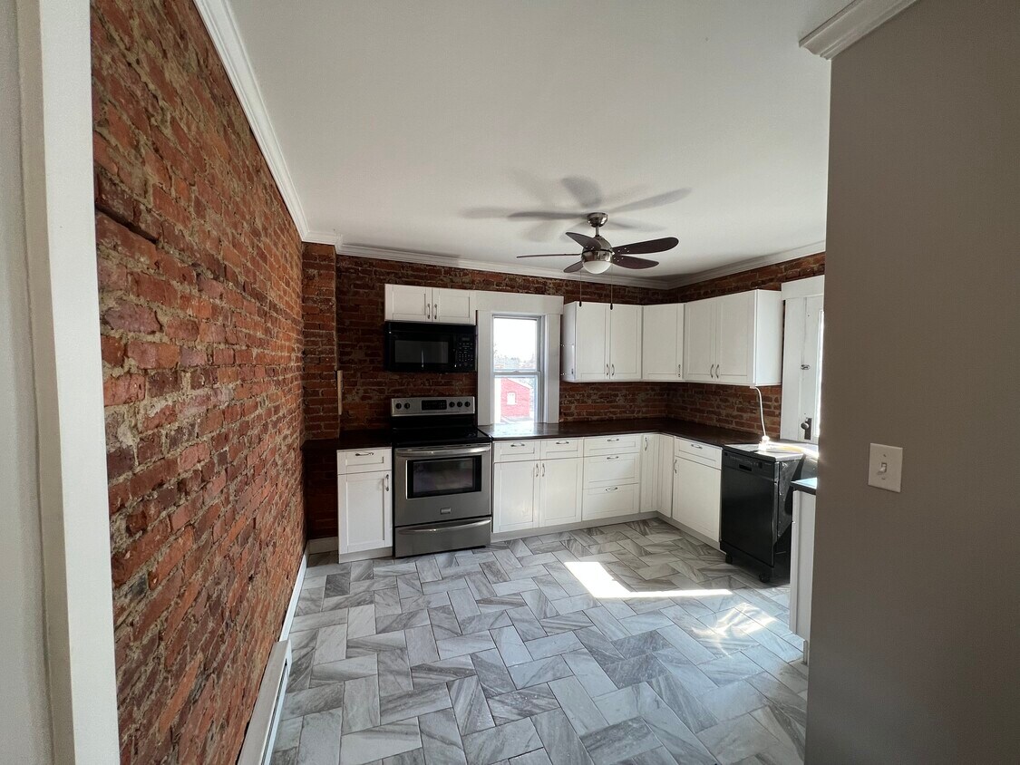 441 New Dorwart St Unit 2, Lancaster, PA 17603 Apartments in