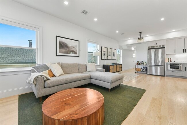 Building Photo - 17 Akron St