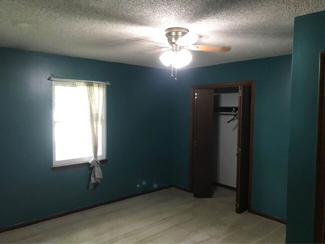 Building Photo - 652-654 Pear Tree Circle