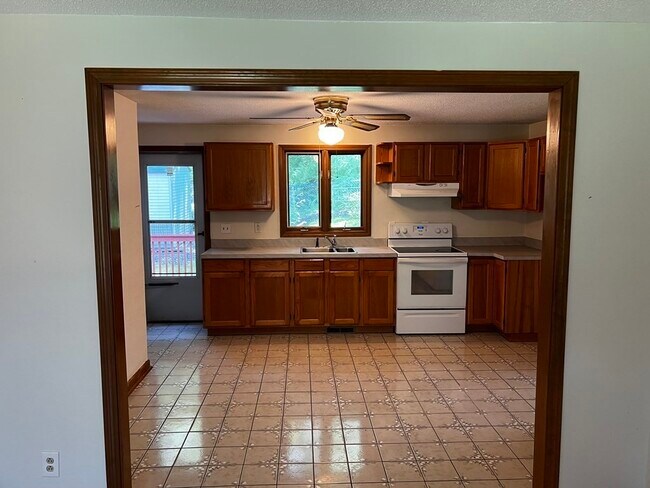 Building Photo - 140 N Monson Rd
