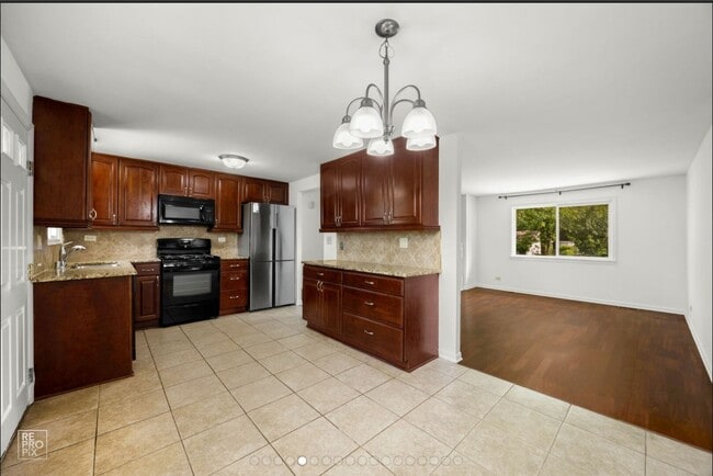 Building Photo - 728 Boxwood Dr