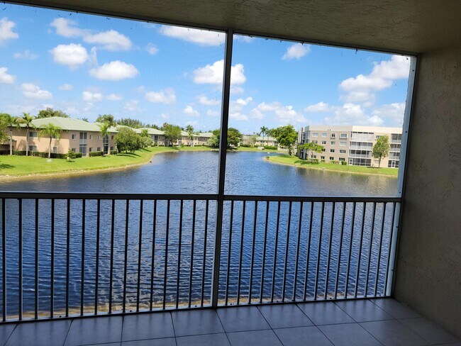 Foto del edificio - 7878 Trent Dr