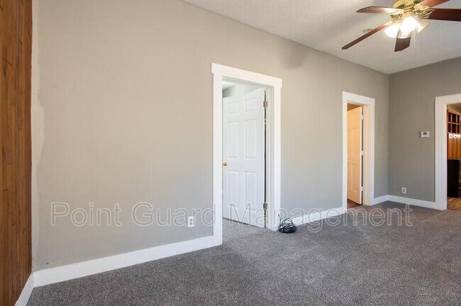 Foto del edificio - 2241-2243 S Topeka St