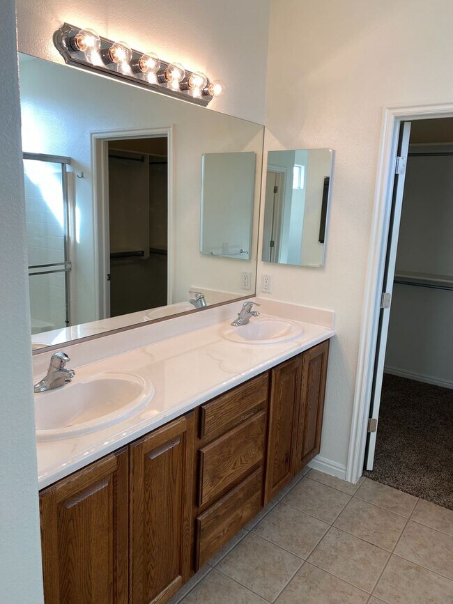 Building Photo - Home in Coral Canyon