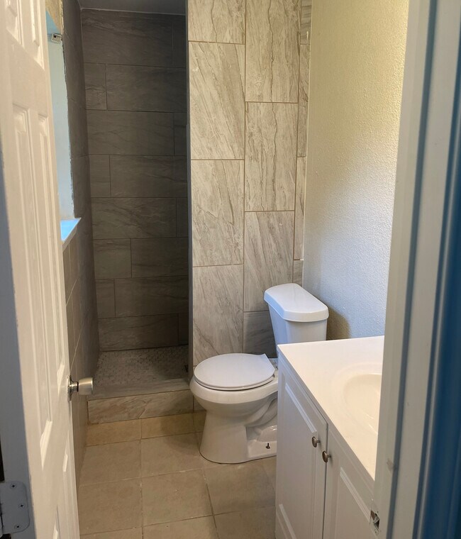Building Photo - 616 Heathcliff Dr