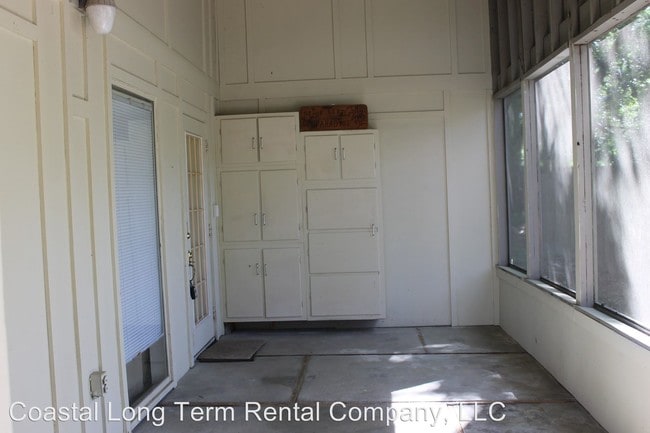 Building Photo - 3 br, 2 bath House - 2 Myrtle Lane