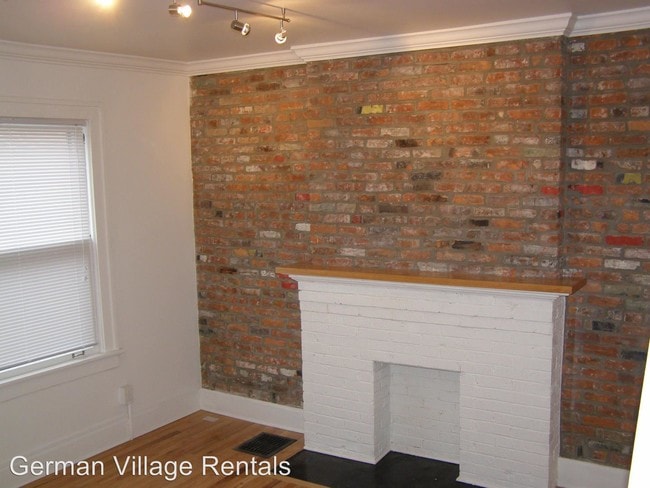 Building Photo - 267 E Blenkner St