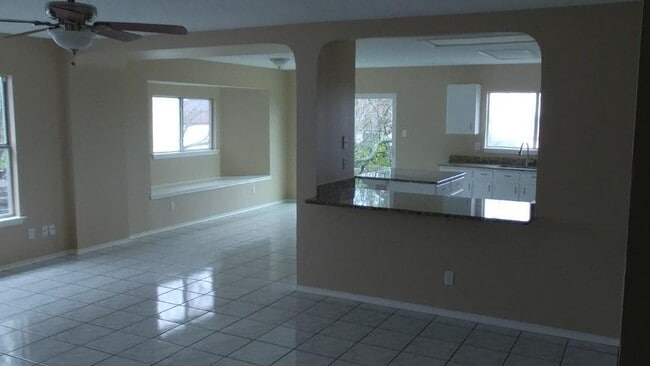 Building Photo - 8006 Falcon Meadow Dr