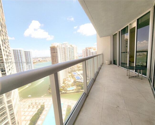 Building Photo - 495 Brickell Ave