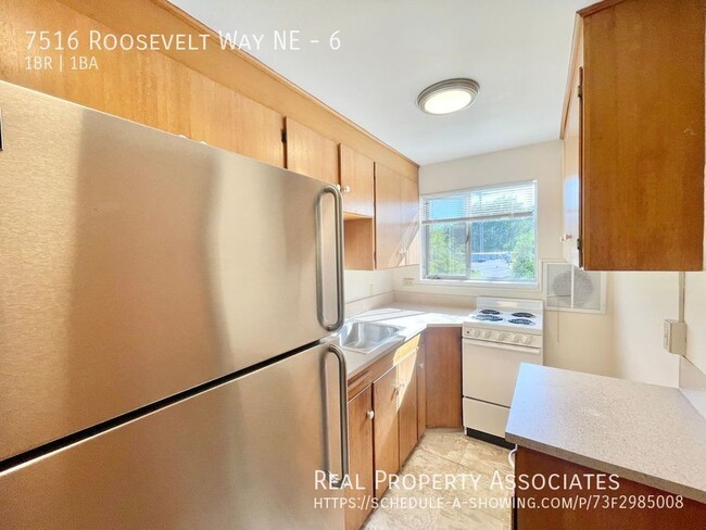 Building Photo - Top Floor 1-Bed/1-Bath in Roosevelt! **Hea...