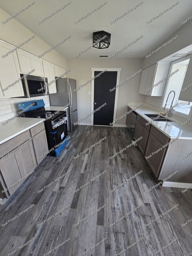 Building Photo - Updated 3 Bedroom Ranch