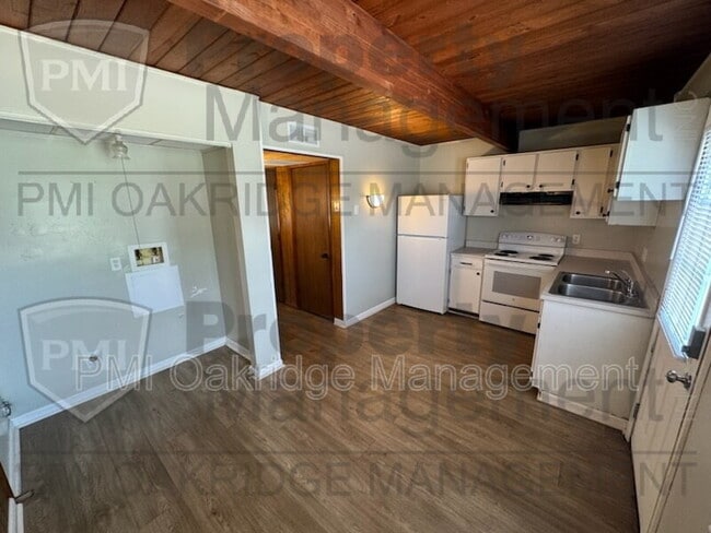 Building Photo - 1533 Spruce Ave