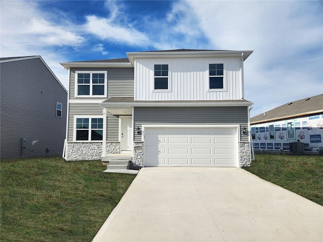 Primary Photo - "Cyclist's Paradise: Spacious 2-Story Home...