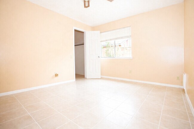 Foto del edificio - 6318 Crakston St