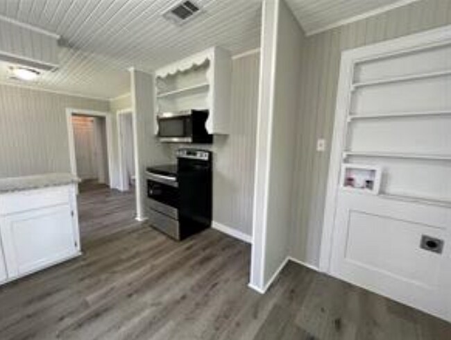Washer and Dryer hookups - 904 N Virginia St