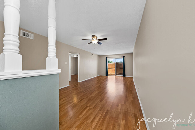 Living Room - 923 Vance Jackson Rd