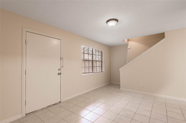 Building Photo - 909 Ave I