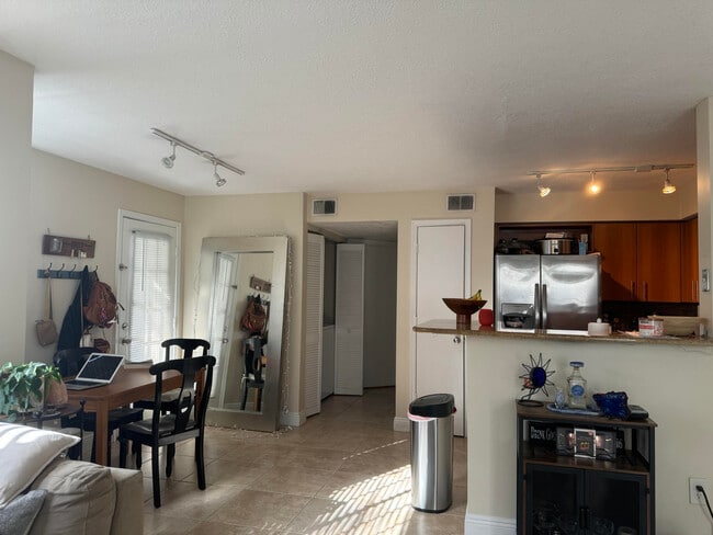 Foto del edificio - 1020 Crystal Way