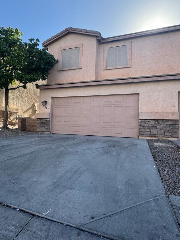 Primary Photo - Nice, upgraded Town Home 3br, 3bath, 2cg.