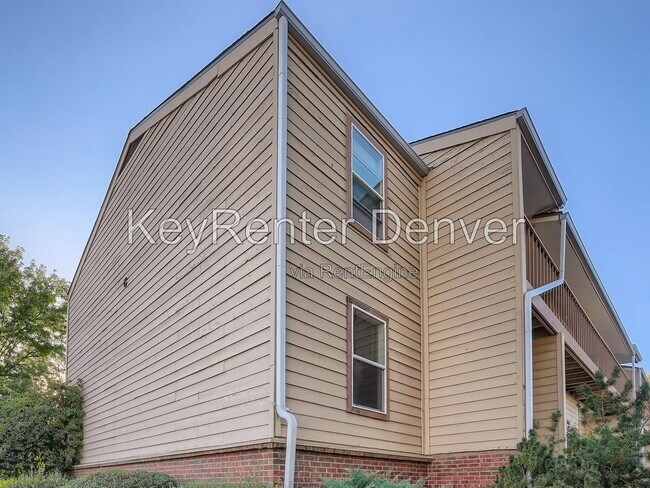 Foto del edificio - 7665 E Eastman Ave