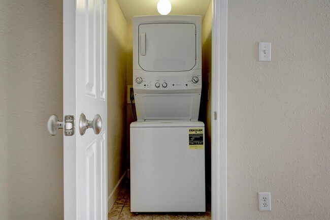 Foto del edificio - 4515 Briar Hollow Pl