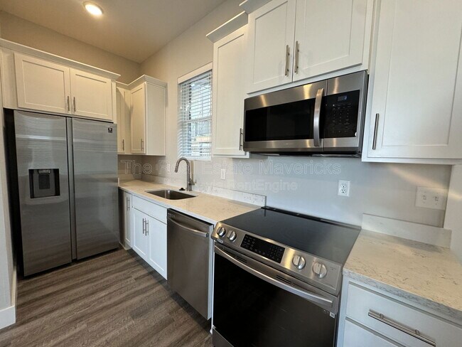 Building Photo - 6311 Rosemary Dr