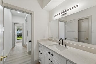 Building Photo - 2306 Mill Lake Dr