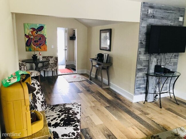 Building Photo - 1 br, 1 bath House - 125 1/2 S G St