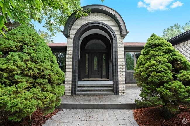 Building Photo - 40526 Woodside Dr