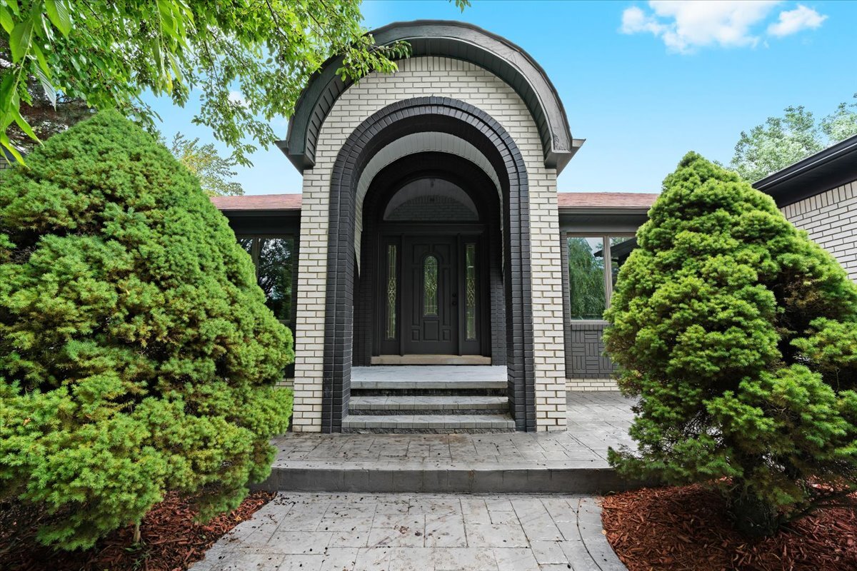 Primary Photo - 40526 Woodside Dr