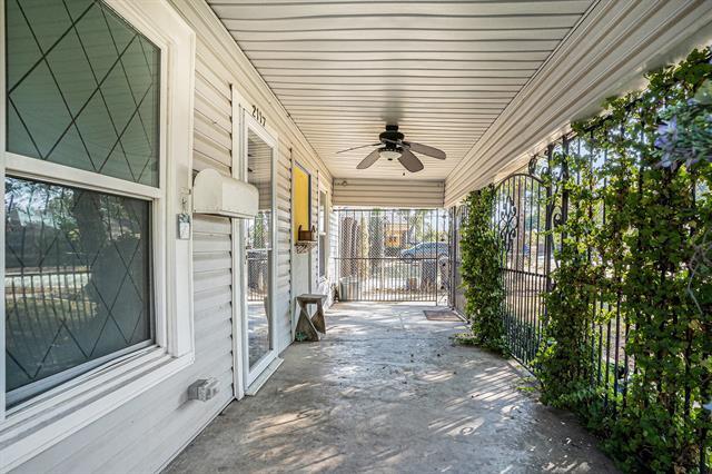 Building Photo - 2117 Sanborn St